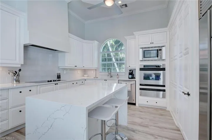 586 S Golf  DR, Naples, FL 34102