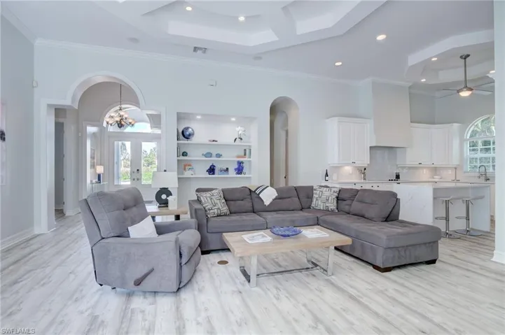 586 S Golf  DR, Naples, FL 34102