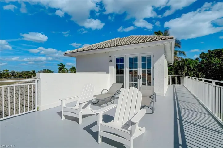 586 S Golf  DR, Naples, FL 34102