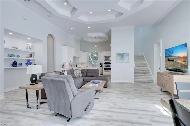 586 S Golf  DR, Naples, FL 34102