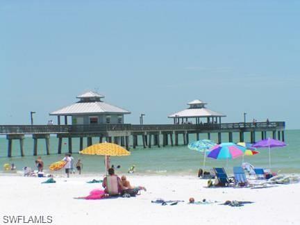 OLd Pier at Town Square
