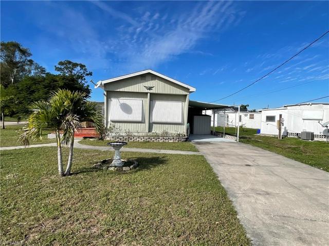123  Flame  LN, North Fort Myers, FL 33917