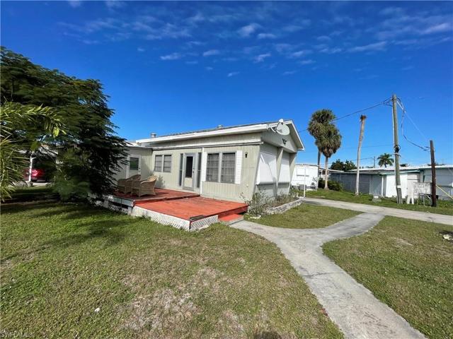 123  Flame  LN, North Fort Myers, FL 33917
