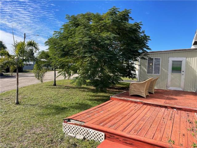 123  Flame  LN, North Fort Myers, FL 33917