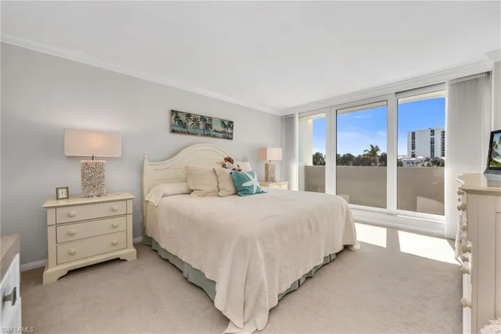 Master Bedroom En Suite w/ Balcony Access
