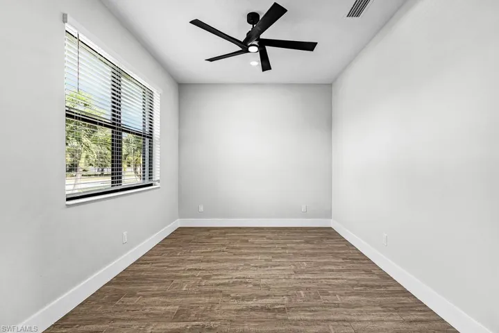 Unfurnished room featuring dark wood finished floors, ceiling fan, and recessed lighting