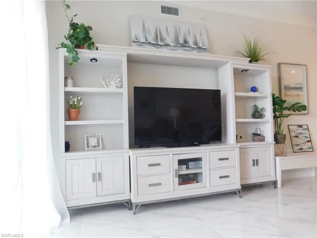 163  Indies E DR, Naples, FL 34114