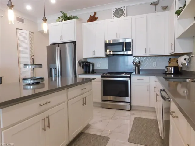 163  Indies E DR, Naples, FL 34114