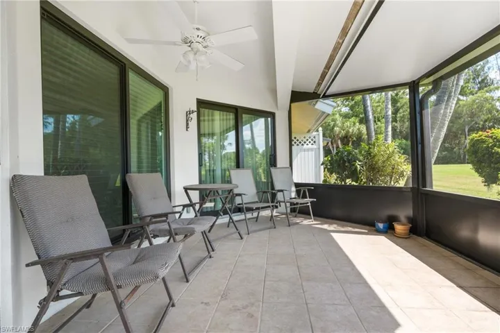 Sunroom / solarium with ceiling fan