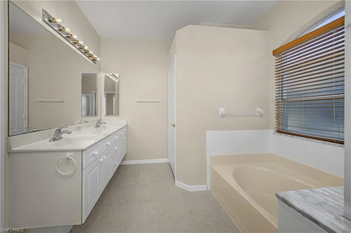 2045 Crestview Way A10, Naples, Florida 34119