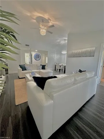 9828  Luna  CIR, Naples, FL 34109