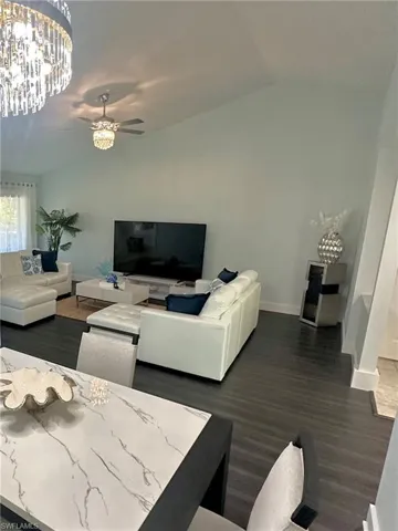 9828  Luna  CIR, Naples, FL 34109