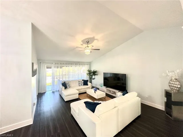 9828  Luna  CIR, Naples, FL 34109