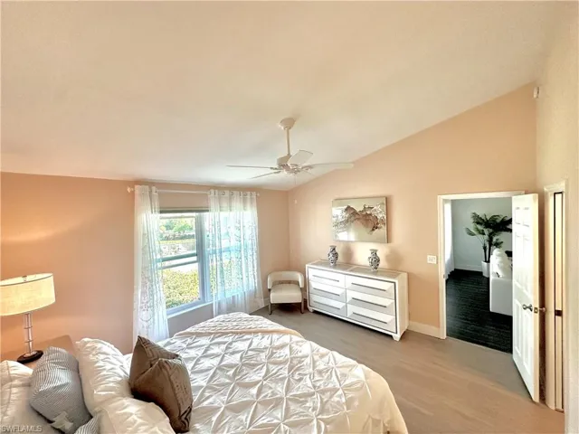 9828  Luna  CIR, Naples, FL 34109