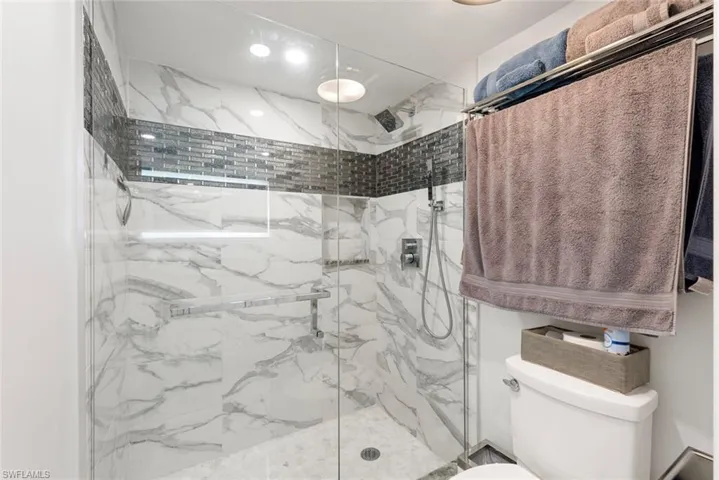 4005  Gulf Shore N BLVD, Naples, FL 34103