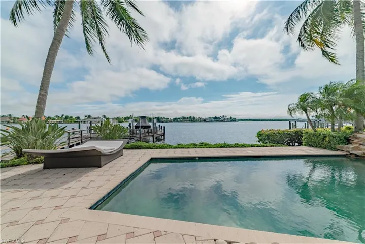 883  Galleon  DR, Naples, FL 34102