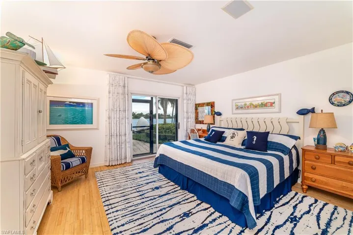 883  Galleon  DR, Naples, FL 34102