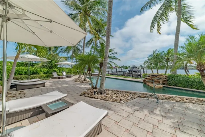 883  Galleon  DR, Naples, FL 34102
