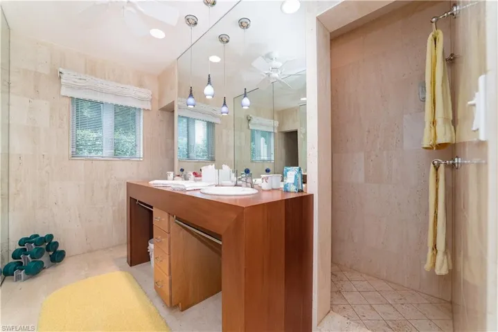 883  Galleon  DR, Naples, FL 34102