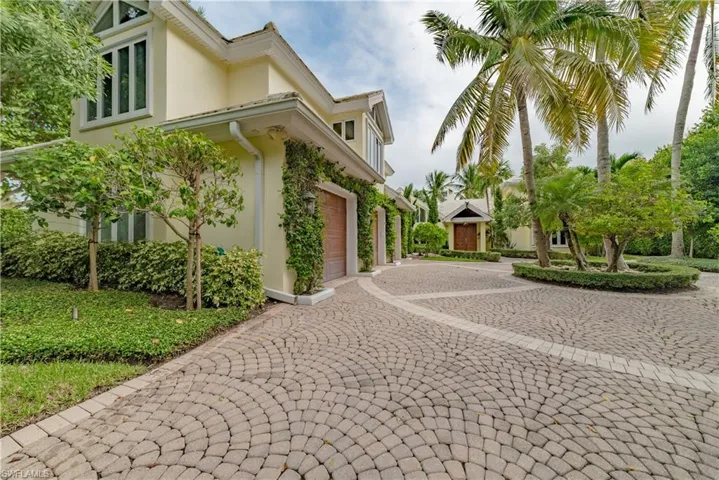 883  Galleon  DR, Naples, FL 34102