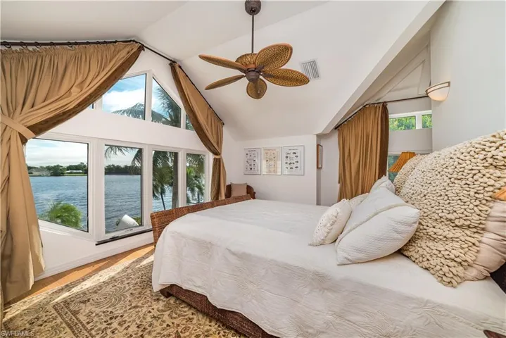883  Galleon  DR, Naples, FL 34102