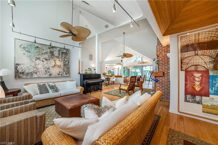883  Galleon  DR, Naples, FL 34102