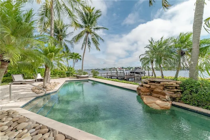 883  Galleon  DR, Naples, FL 34102