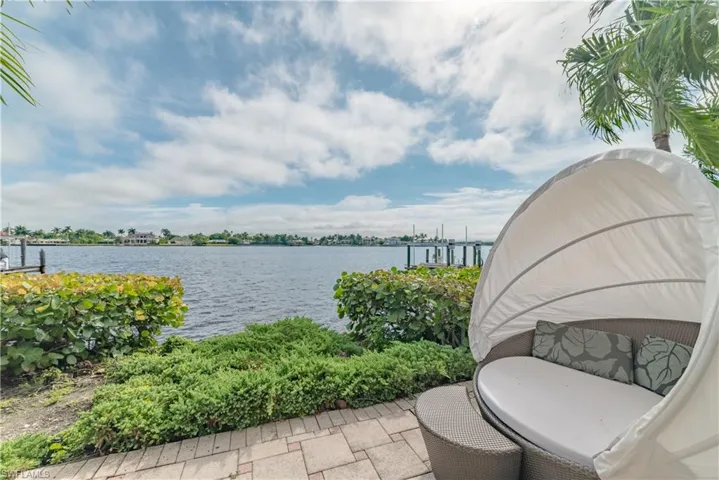 883  Galleon  DR, Naples, FL 34102