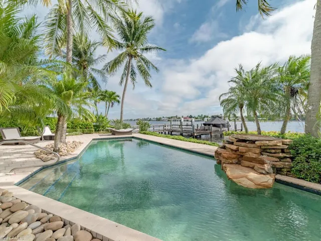 883  Galleon  DR, Naples, FL 34102