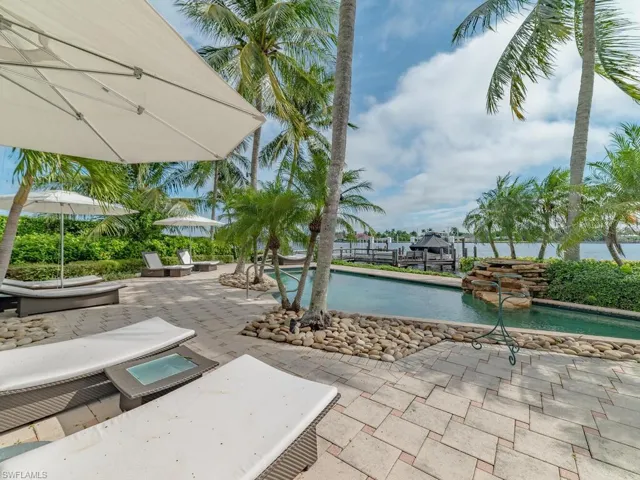 883  Galleon  DR, Naples, FL 34102