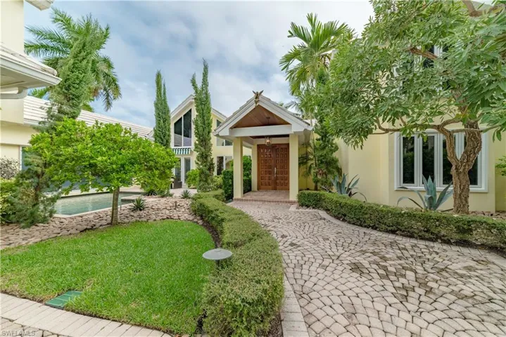 883  Galleon  DR, Naples, FL 34102