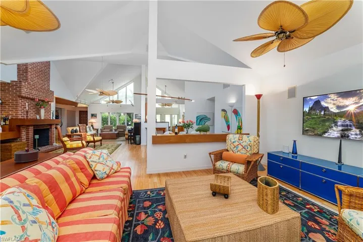 883  Galleon  DR, Naples, FL 34102