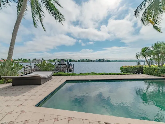 883  Galleon  DR, Naples, FL 34102