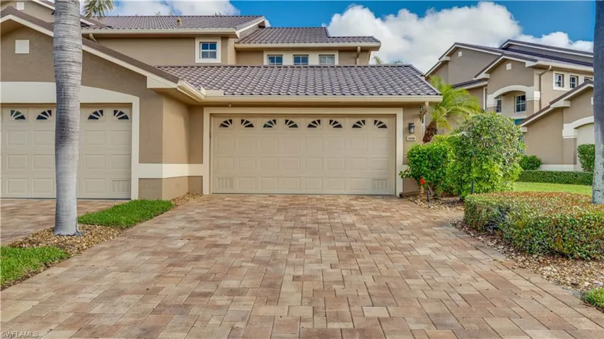 2 car garage, pavered driveway