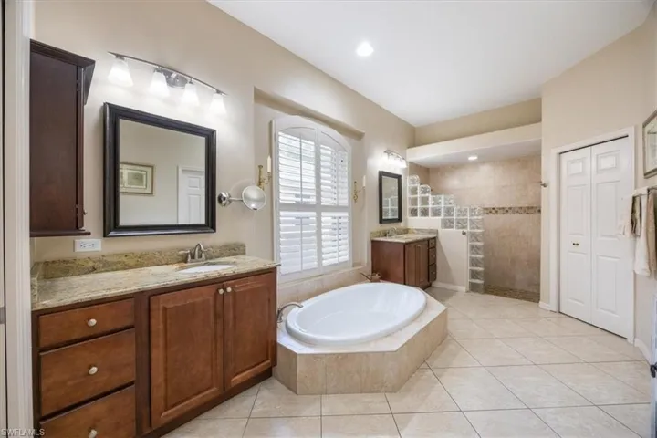 3902  Midshore  DR, Naples, FL 34109