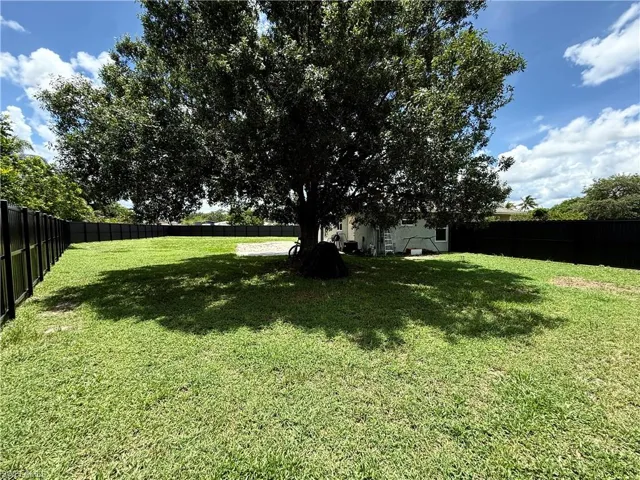 24  Charwood  CIR, Lehigh Acres, FL 33936