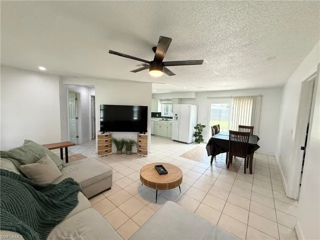 24  Charwood  CIR, Lehigh Acres, FL 33936