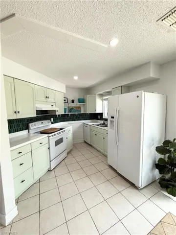 24  Charwood  CIR, Lehigh Acres, FL 33936