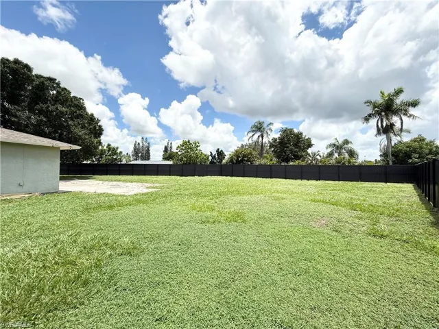24  Charwood  CIR, Lehigh Acres, FL 33936