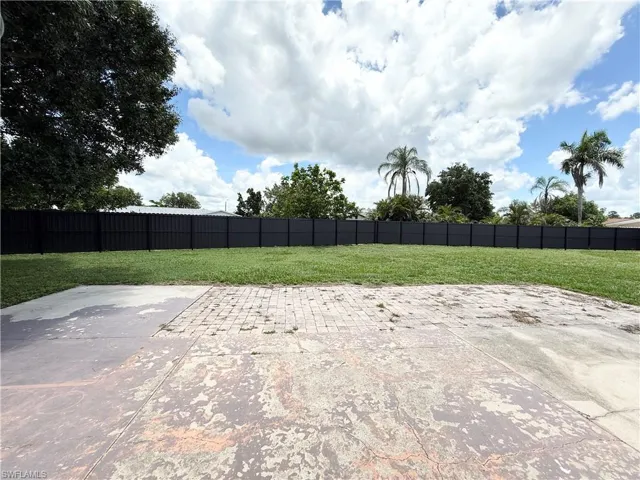24  Charwood  CIR, Lehigh Acres, FL 33936
