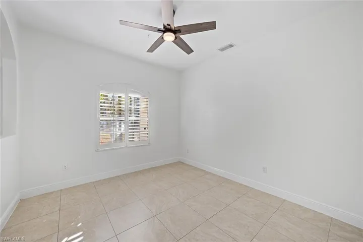 Unfurnished room featuring a ceiling fan and light tile patterned floors