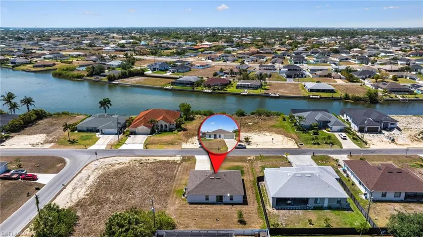 Bird's eye view featuring a residential view and a water view