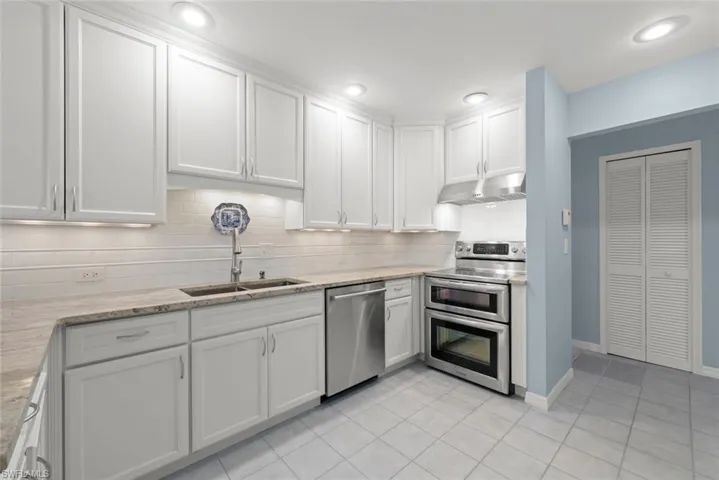 Kitchen double oven
