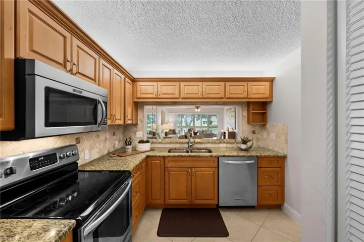 1350  Yesica Ann  CIR, Naples, FL 34110
