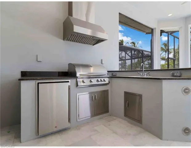 Outdoor Kitchen