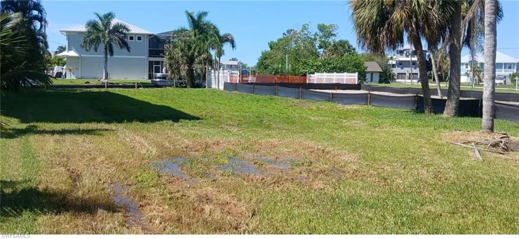 Cleared and ready for your waterfront home.