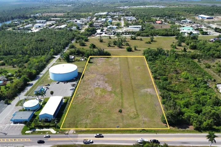 Expansive land parcel featuring direct road frontage, a clear boundary, and proximity to established infrastructure