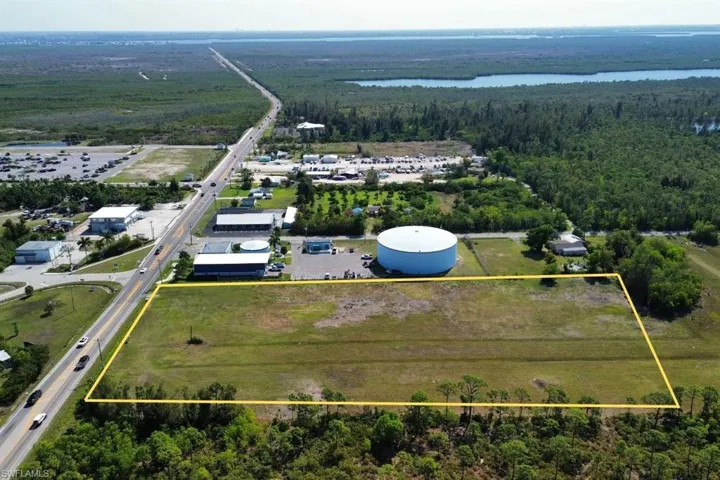 Expansive land parcel with direct road frontage