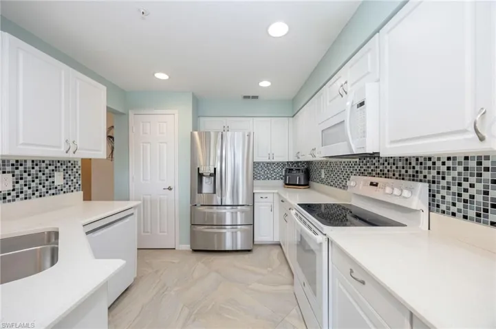 7702 Gardner Dr 102, Naples, Florida 34109