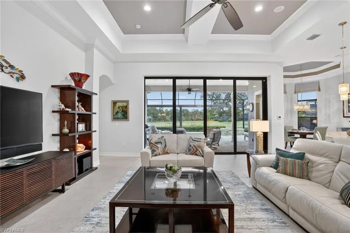 Tray ceiling with crowned moulding